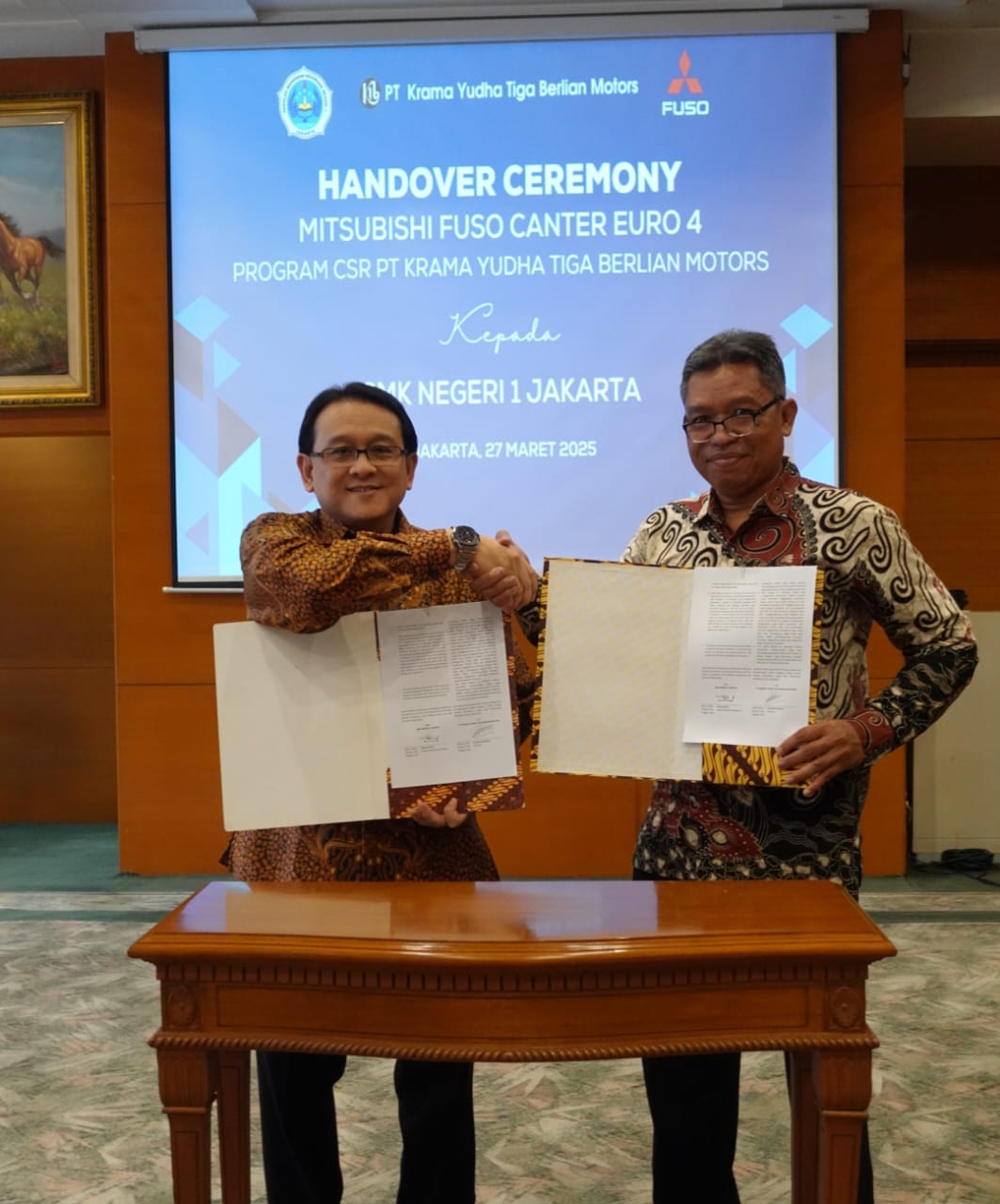 KTB Mendonasikan Mitsubishi Fuso Canter Euro 4 Bagi SMK Negeri 1 Jakarta Sebagai Langkah Nyata Bagi Peningkatan Kualitas Pendidikan Kejuruan